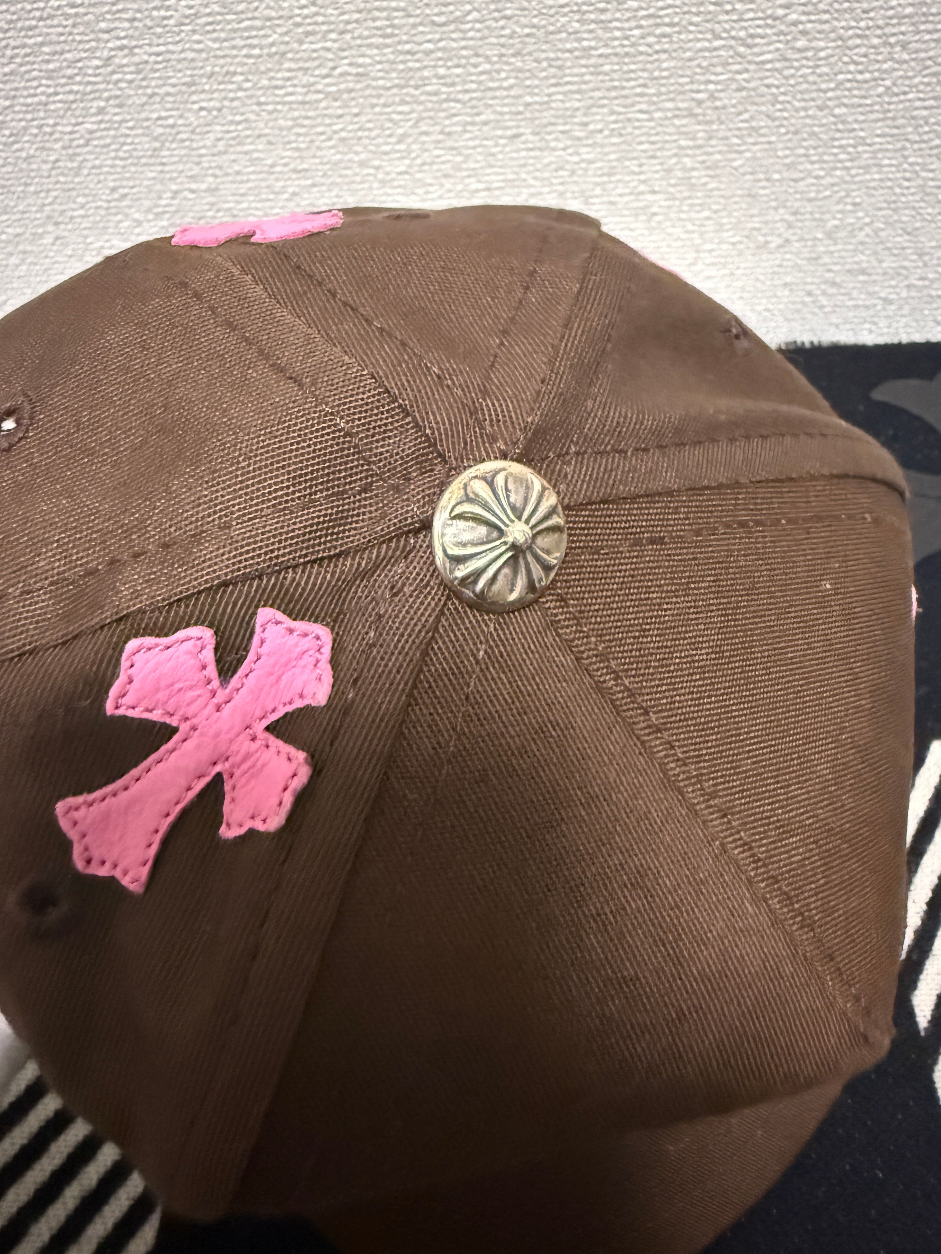 【CHROME HEARTS】CROSS PATCH BASEBALL CAP BROWN×PINK