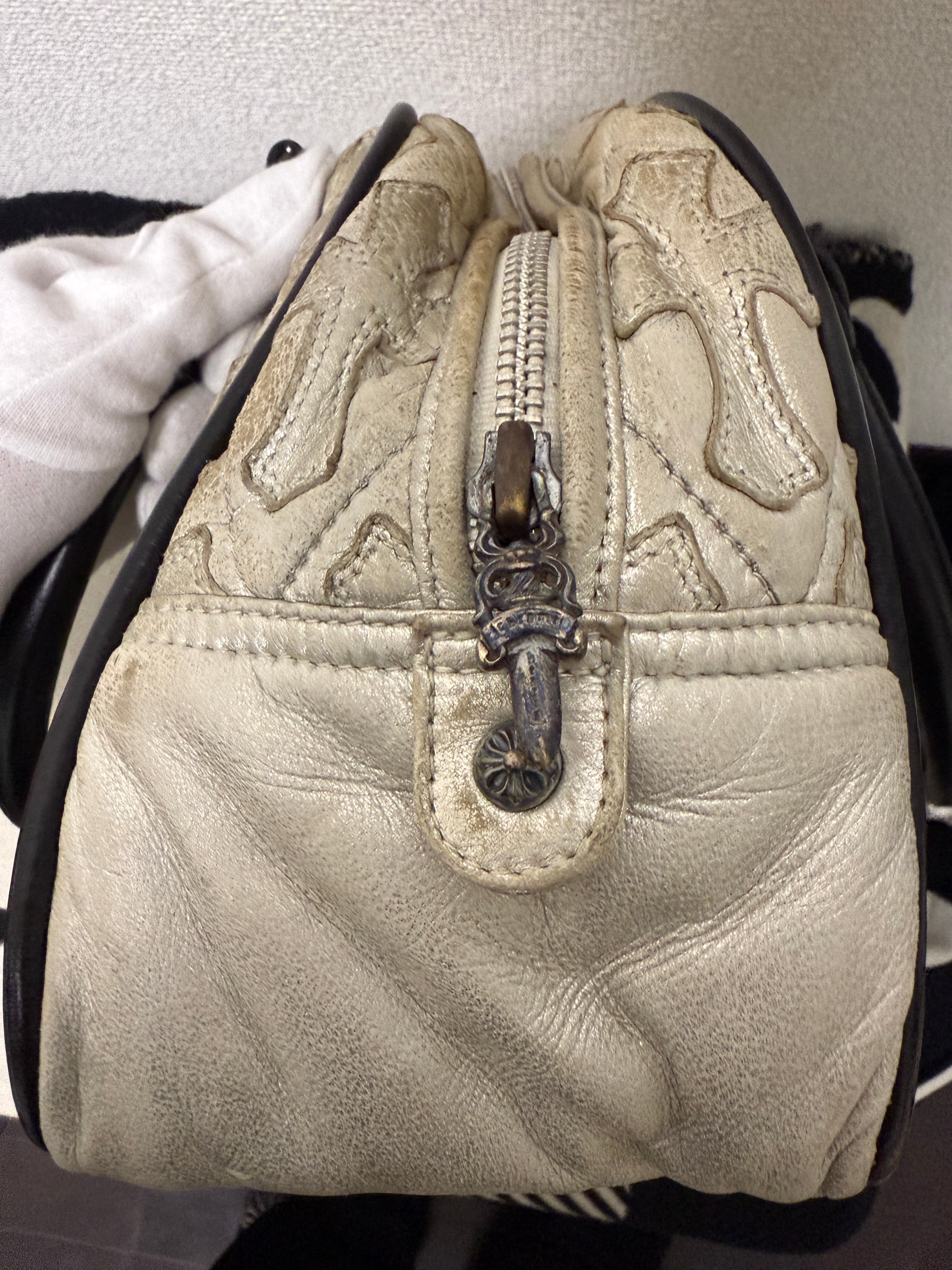 【CHROME HEARTS】GYM CEMETERY LARGE CROSS BAG