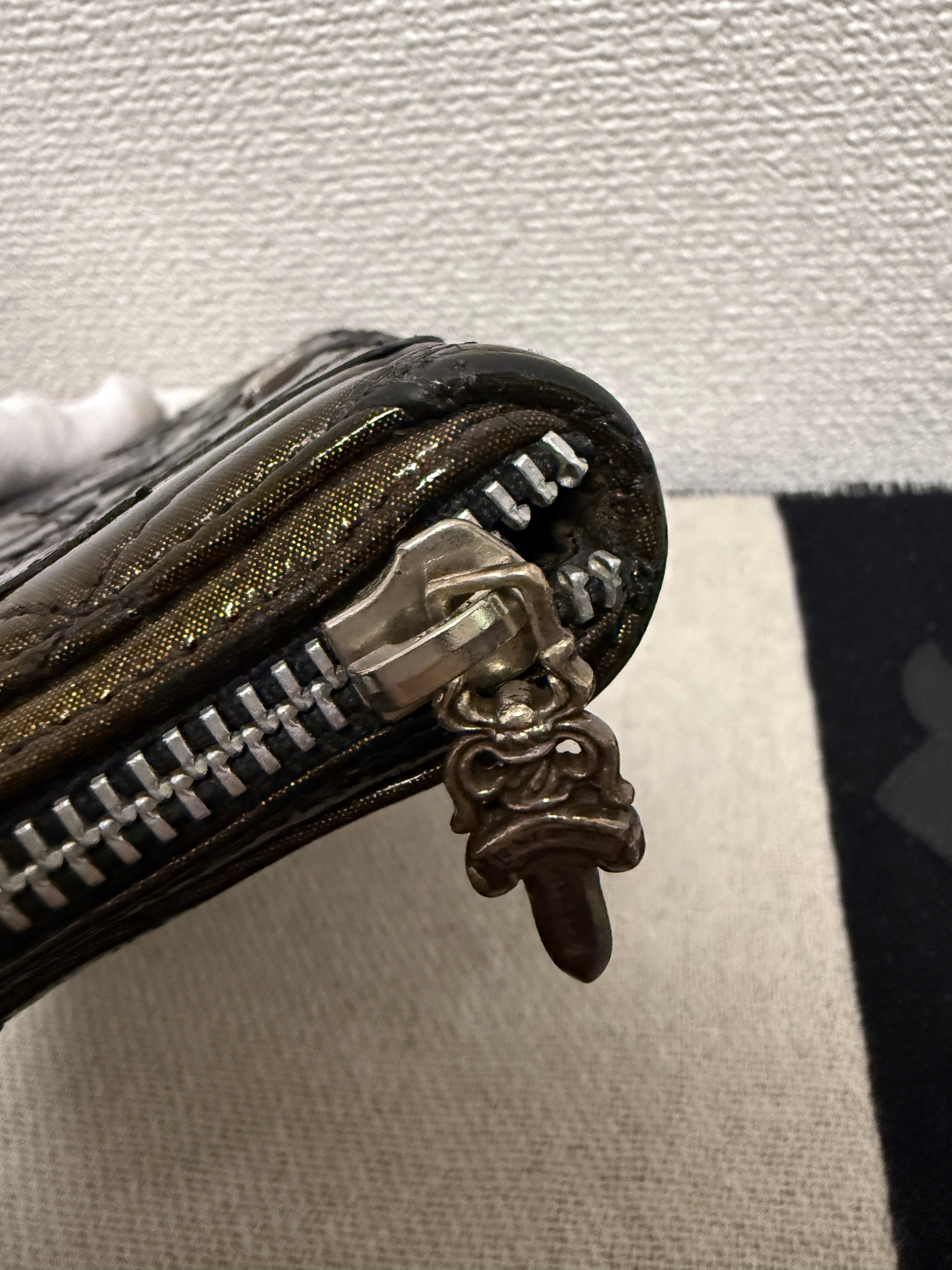 【CHROME HEARTS】QUILTED PATENT REC F ZIP WALLET