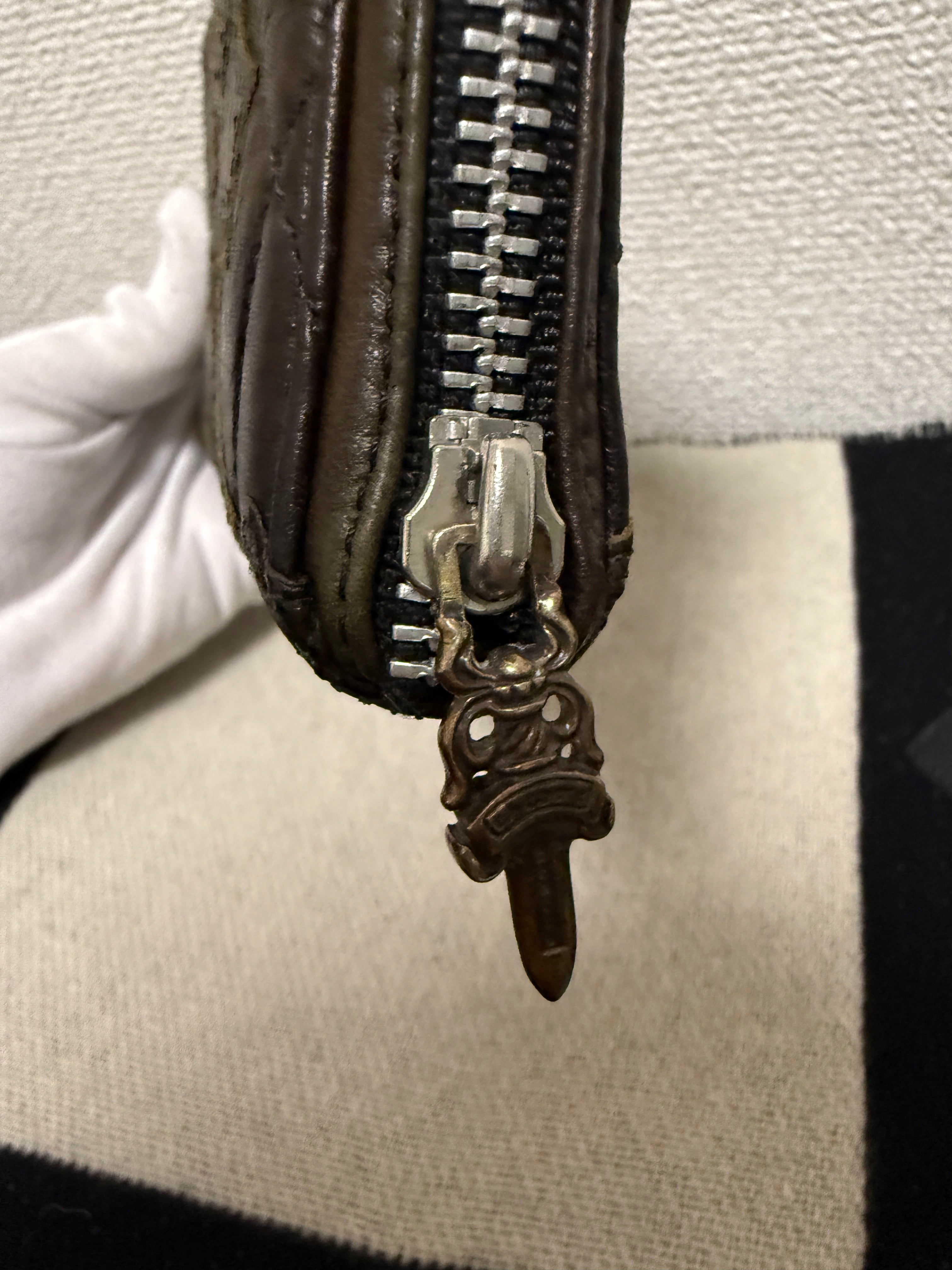 【CHROME HEARTS】CAMO CEMETERY CROSS QUILTED PATCHES REC F ZIP WALLET