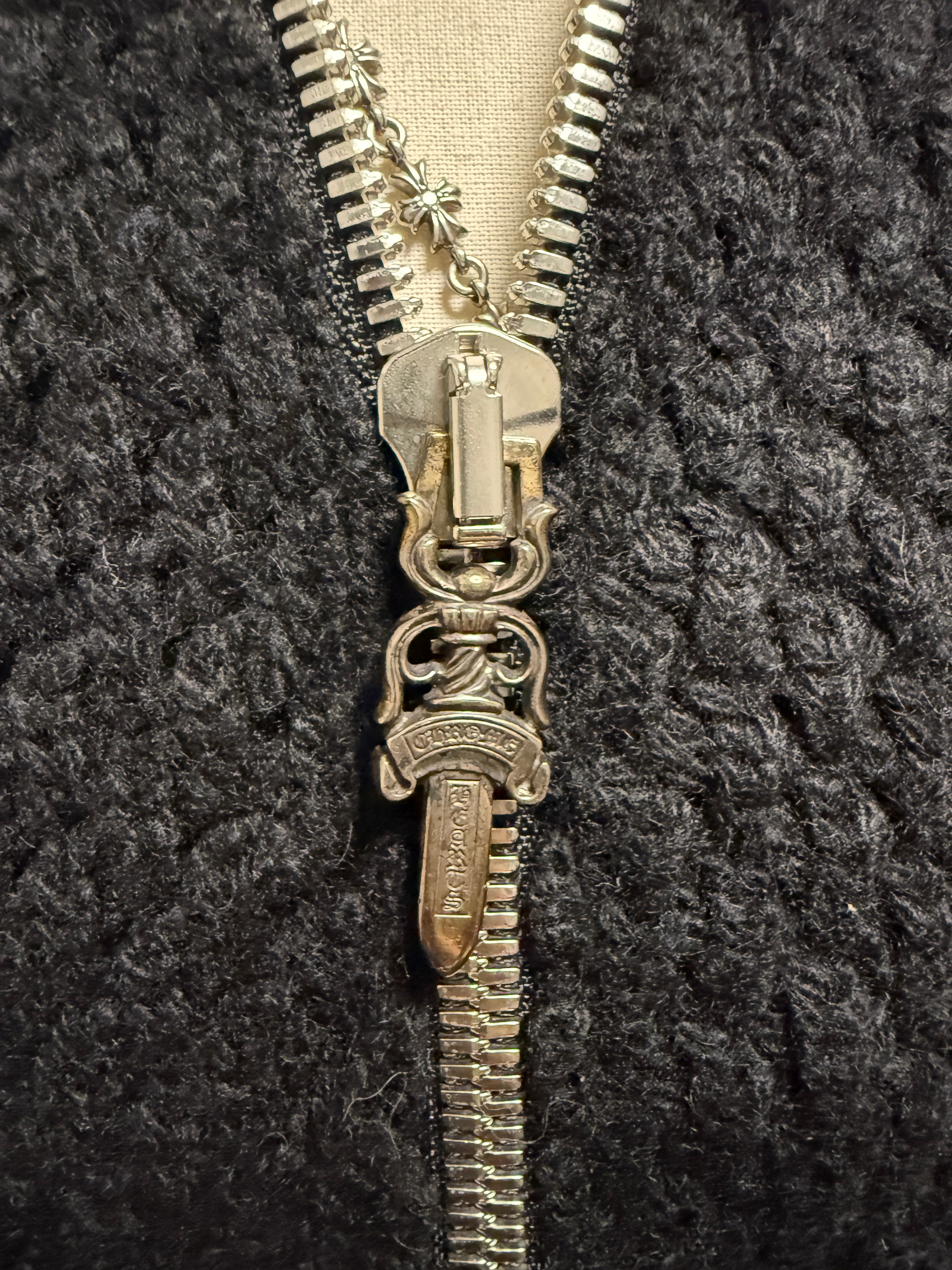 【CHROME HEARTS】CASHEMERE KNIT PLUS CROSS PATCH ZIP HOODIE