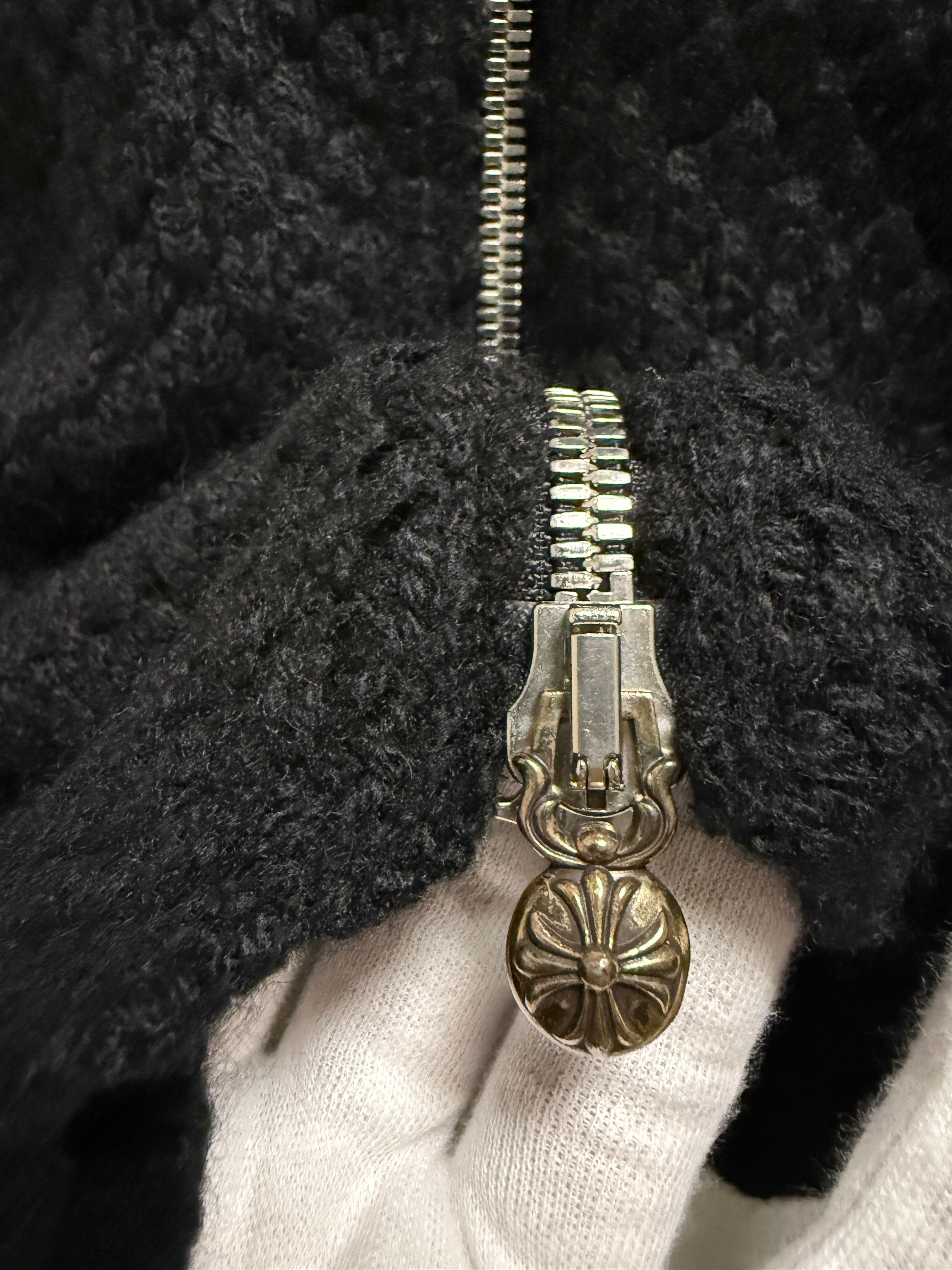【CHROME HEARTS】CASHEMERE KNIT PLUS CROSS PATCH ZIP HOODIE