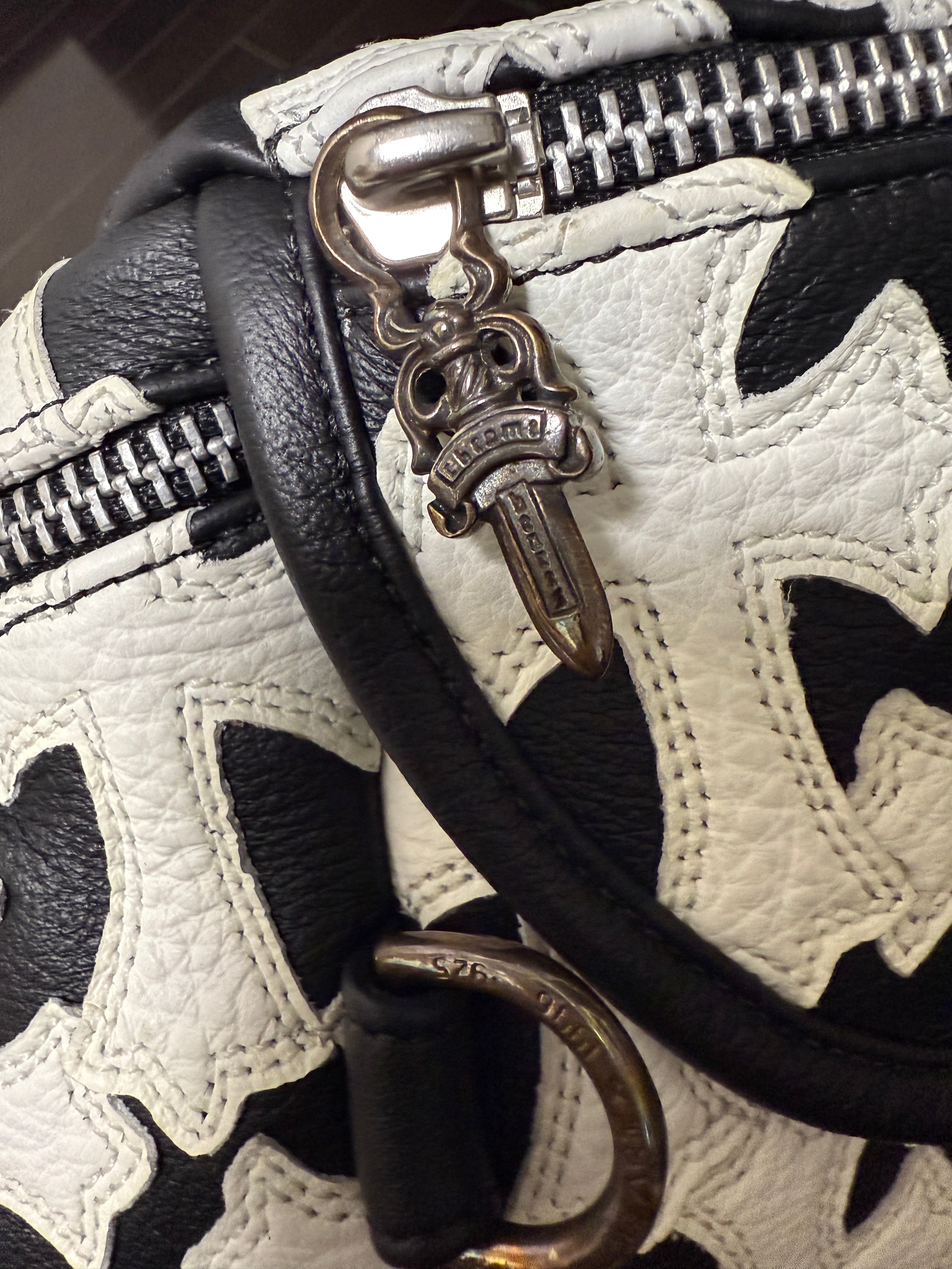 【CHROME HEARTS】#1 SNAT PACK BAG CROSS PATCH WHITE